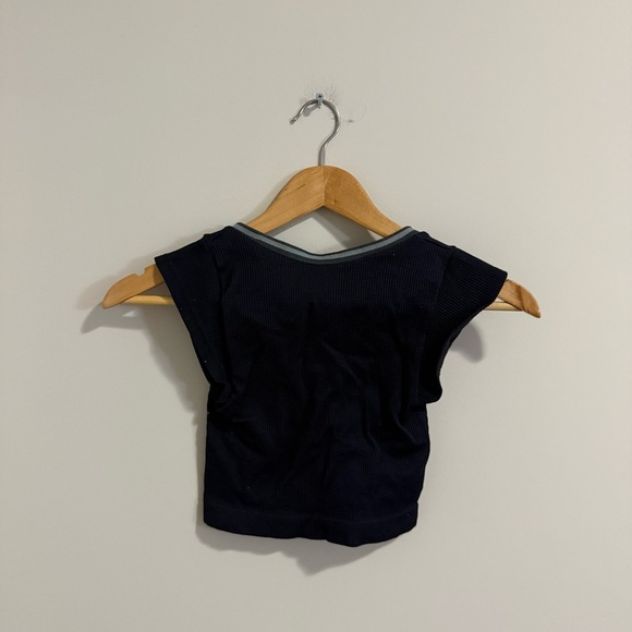 3/$20⚡️ Urban Outfitters Out From Under Short Sleeve V-Neck Crop Top Shirt - Picture 5 of 11